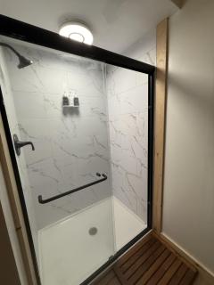 The Brady Retreat Hot tub and pool - 4