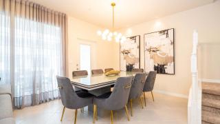 Upstay Family Fun 5BR Retreat w Pool & Games Room - 7