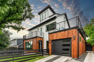 Luxe Riverside Condo - 0