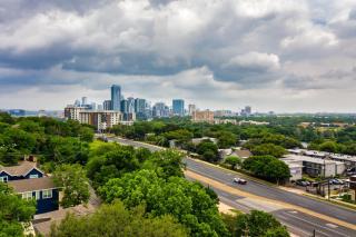 Luxe Riverside Condo - 2