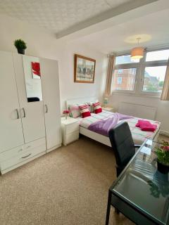 Cosy 3 Bed Apt, Old Truman Brewery! Brick Lane, London, E1 - 5