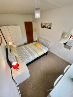 Cosy 3 Bed Apt, Old Truman Brewery! Brick Lane, London, E1 - 7