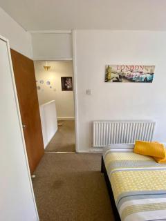 Cosy 3 Bed Apt, Old Truman Brewery! Brick Lane, London, E1 - 6