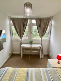 Cosy 3 Bed Apt, Old Truman Brewery! Brick Lane, London, E1 - 9