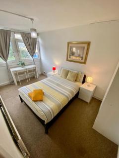 Cosy 3 Bed Apt, Old Truman Brewery! Brick Lane, London, E1 - 0