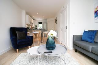 3-Bed Home near the Marina - Free Parking - Landore - 0