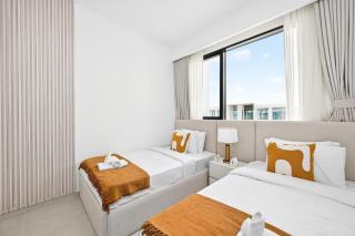 Elegant 4BR Escape I Desert Light & Serene Views - 7