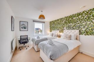 Charming Apartment near the High Street with Private Balcony, Free Parking, Self Check-In, Fast WiFi and Smart TV by Yoko Property - Milton Keynes - 9