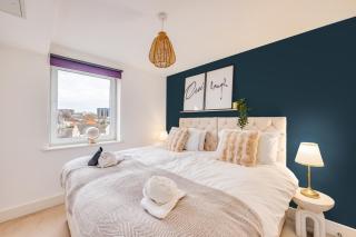 Charming Apartment near the High Street with Private Balcony, Free Parking, Self Check-In, Fast WiFi and Smart TV by Yoko Property - Milton Keynes - 1