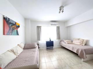 Centrico, a metros de Calle Corrientes, ideal tramites y cursos - 6