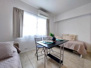 Centrico, a metros de Calle Corrientes, ideal tramites y cursos - 4