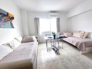 Centrico, a metros de Calle Corrientes, ideal tramites y cursos - 3
