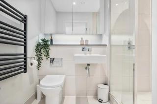 City Life & Central Views Sleeps 5 Modern & Cozy - 1
