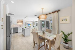 Inviting waterfront home with western exposure - 5