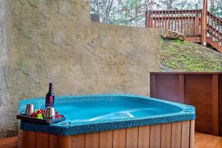 Spacious, 1mi to Pkwy, Games, Hot Tub, Mtn Views! - 9