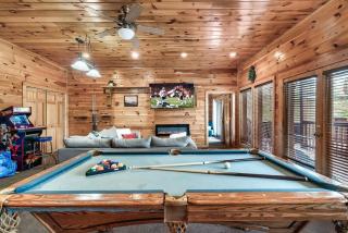 Spacious, 1mi to Pkwy, Games, Hot Tub, Mtn Views! - 9