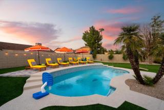 Sleeps 16 Sport Court Heated Pool Putt Putt - 9