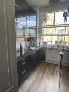 Bright peaceful room 4th floor in front Battersea park - 2