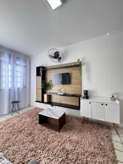 Casa de bairro tranquilo 1 a 10 pessoas com ótima localização e vigia de rua - 1