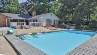 4BR Private Retreat Pool BBQ Family-Friendly - Columbus - 9