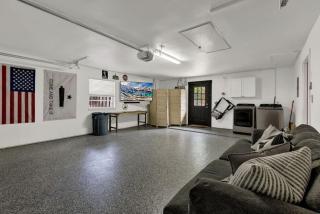 Eclectic Fun Haus with Hot Tub - 3 Min Drive to Main - 4