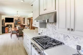 WFH Friendly Spacious Hillside Retreat in Encino - 5