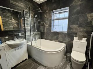 Luxury 8 Bed Home Near Luton Airport - 4