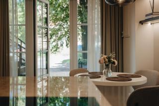 Luxury Courtyard Old-Town Residence - 6