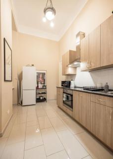 Art House Bold Luxe 3BR Grand Views by Danube - 7