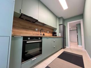 Cosmopolis Family Apartment - Pools & Gym - Ştefăneştii de Sus - 9