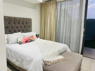 Simply Convenient Stays - 6