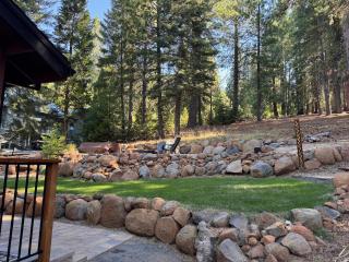 Luxury Lake Almanor Cabin Covered Deck & Views - 6