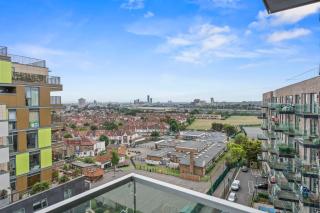 Luxury Wembley Apt - 9 guests! - 8