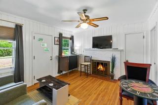 Tranquil 2 acres brook Downtown Travelers Rest - 5
