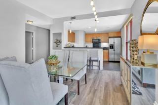 Gaslamp 2 bed Penthouse Petco Park Convention Ctr - 4