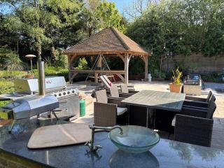 Plum Pudding Barn - private heated pool, hot tub & kids play area - Kent - 1