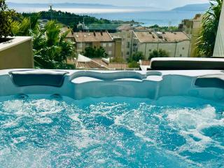 Luxury Adria Sea City & Whirpool, Mountain View Apartment - 8