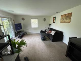 Cozy One-Bedroom Retreat in the Heart of Smithtown - 9