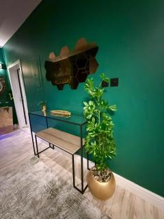 An elegant Cozy Studio with Separated Seating area Alyasmeen استديو بتصميم انيق ومريح و صالة جلوس منفصله في الياسمين - 5