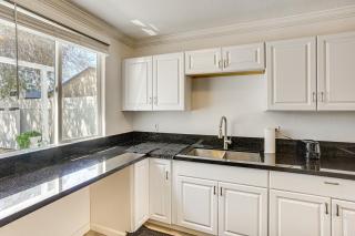 12 Mi to Downtown LA Quiet Getaway with Patio - 6