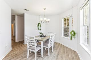 Warm and Inviting 4BR Home, Perfect for Families - 6