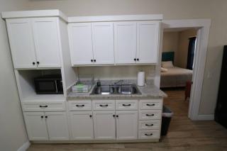 Edens Comfort Suite Near I 10 - 4