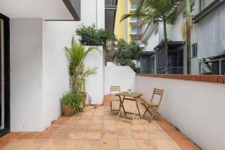 1BR Spring Hill 5 min CBD, 10 min Mall & Train SH13 - 0