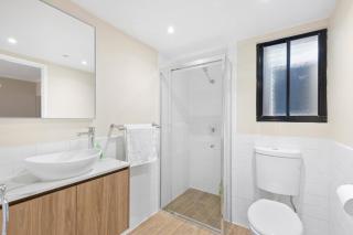Modern Bright 1-Bedroom Haven SHS 21 - 5
