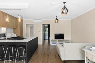 Modern Bright 1-Bedroom Haven SHS 21 - 4
