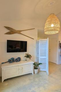 Sandy Feet Shoreline Serenity - 1