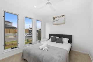 Family Retreat 4BR&2BA Parking in Private Garden Highbury Court - 6