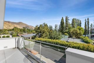 Jessies Lakehouse - your perfect Wanaka base - 1