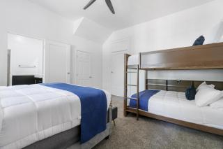 Family-Friendly 5BR | Sleeps 15 | 3 mins Downtown! - 5