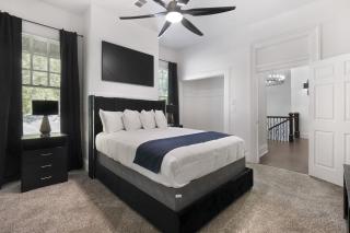 Family-Friendly 5BR | Sleeps 15 | 3 mins Downtown! - 4